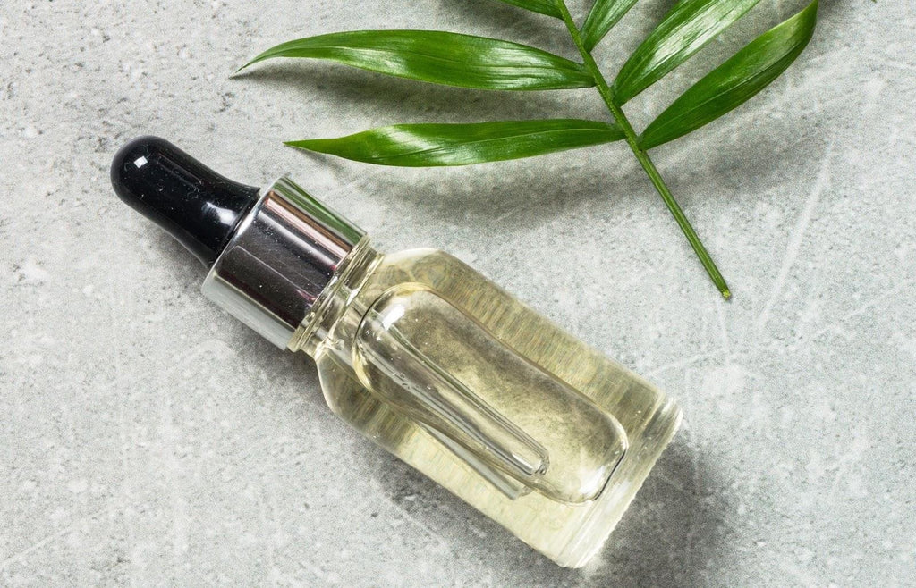 4 Essential Ingredients Every Eyelash Serum Needs